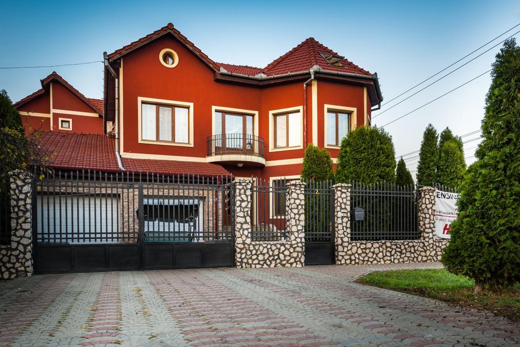 Pensiunea Christiana Arad Esterno foto